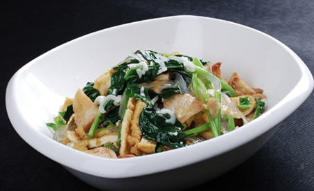 菠菜豆腐一起吃会引发肾结石吗？